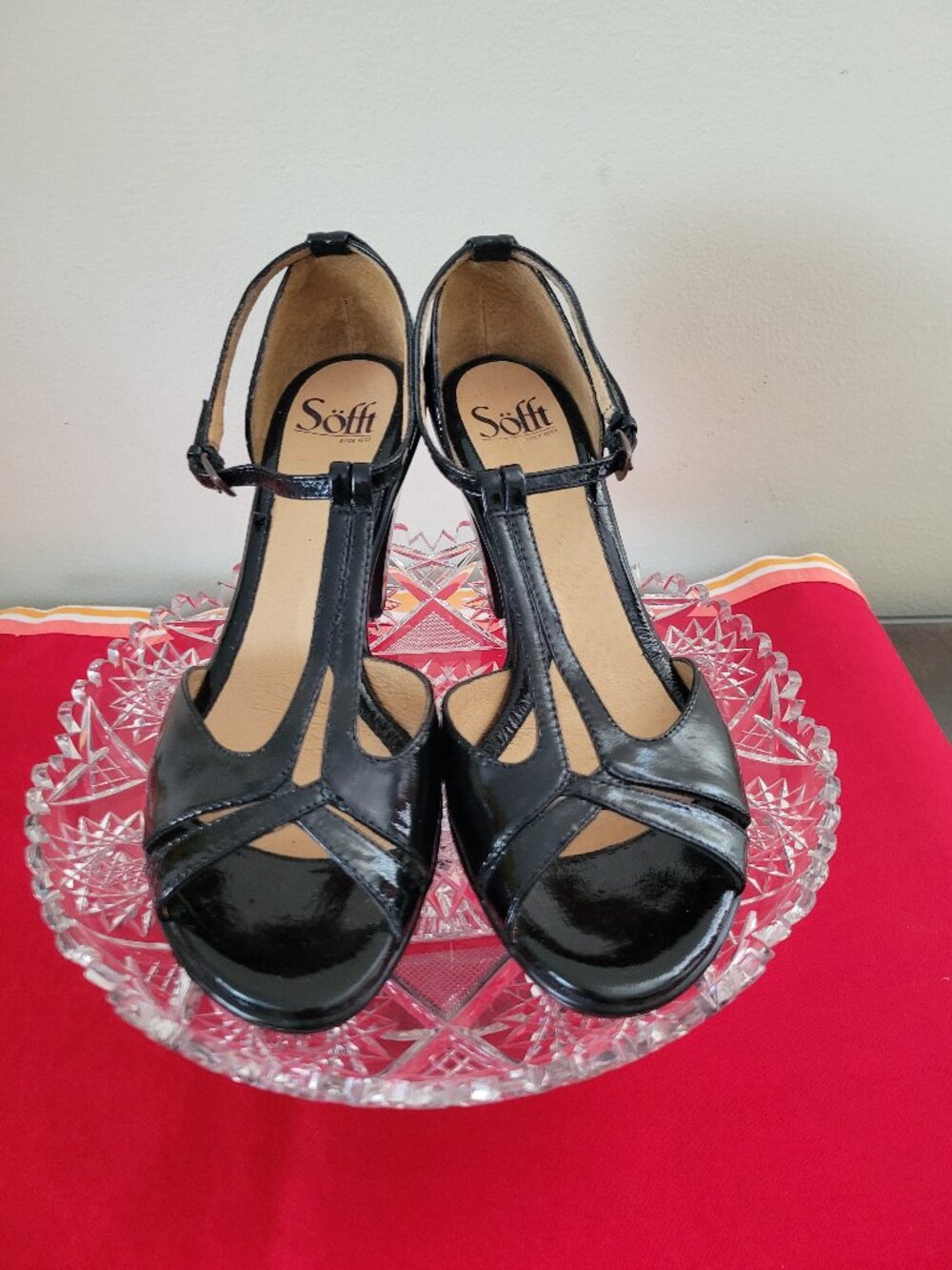 Sofft black patent leather T-strap shoes